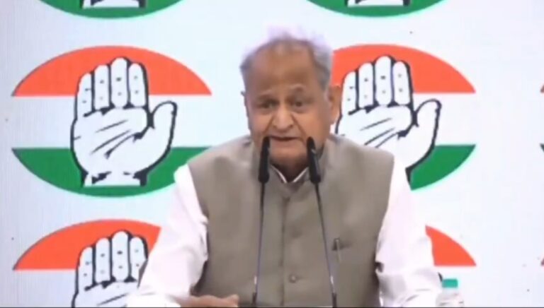 गहलोत-मोदी-ट्रंप-पर-बरसे