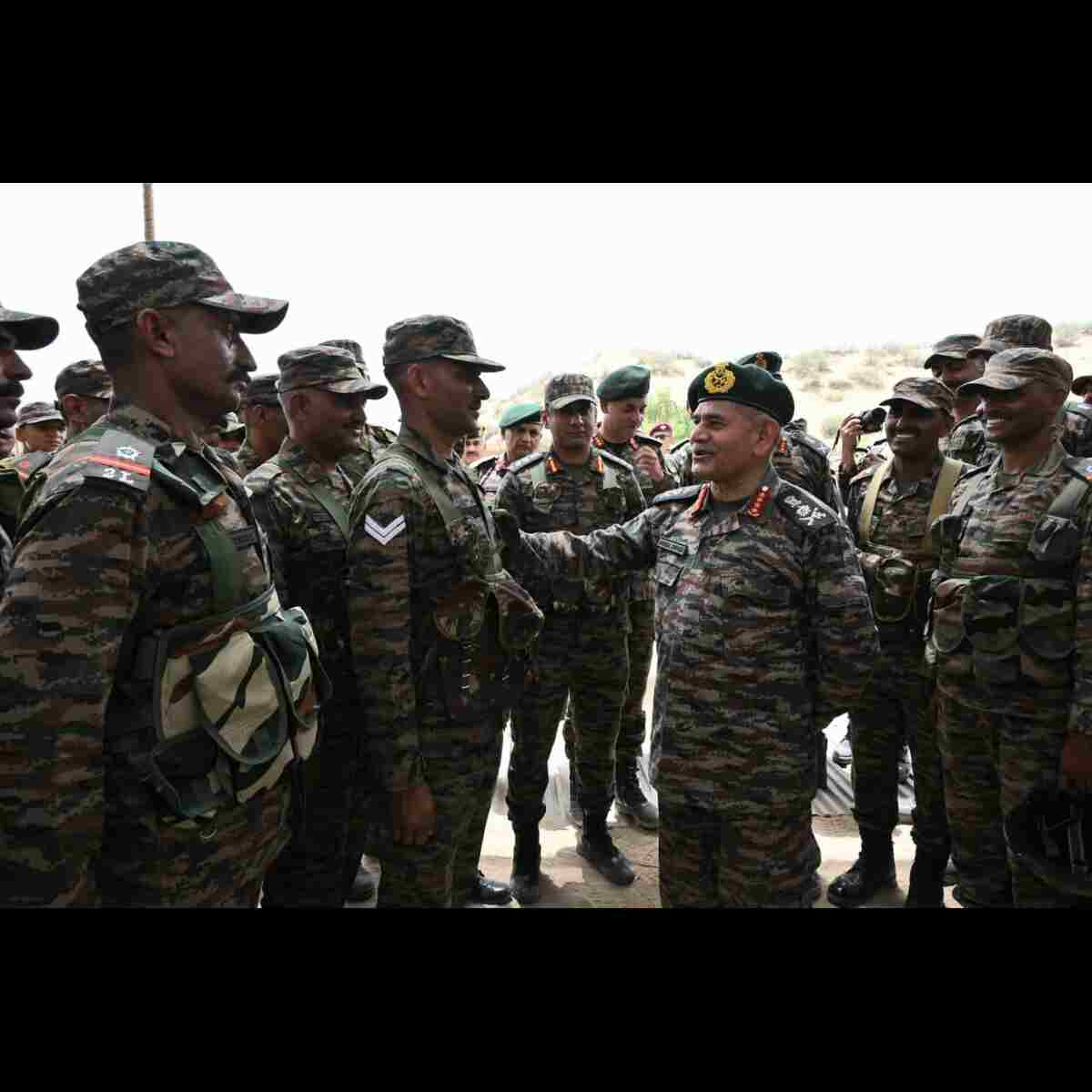army-chief-upendra-visits-thar-border