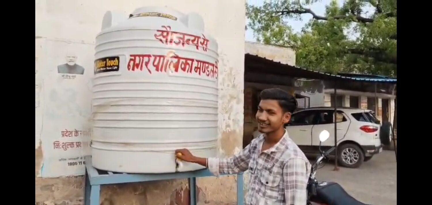 Questions are being raised over drinking water facilities in Sapau Nagar Palika, Dholpur, as several plastic water tanks remain empty. Residents allege negligence and demand action from municipal authorities.