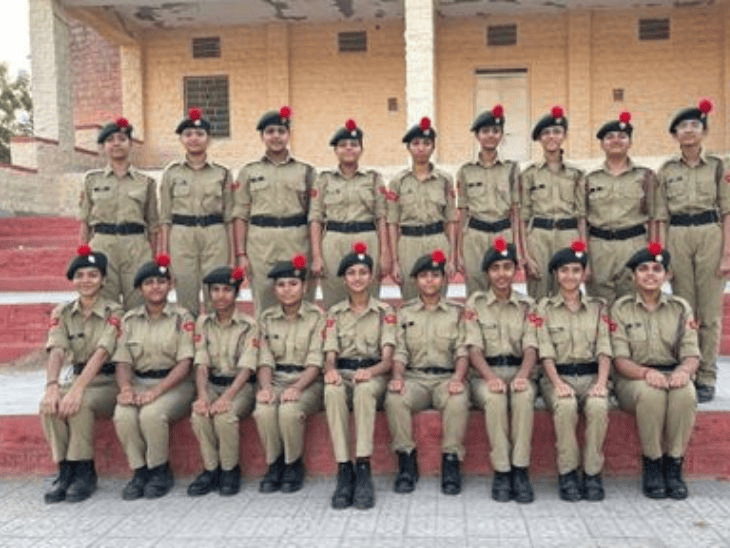 जोधपुर की आयुषी ने पैरा-स्विमिंग कॉम्पिटिशन में 3 गोल्ड जीते: छात्राओं ने ग्रपु डांस में जीता गोल्ड, JNVU