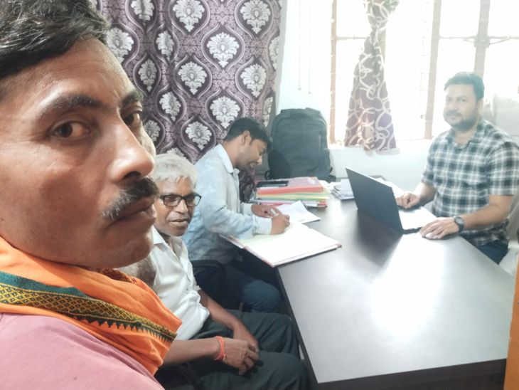 नावकोठी अंचल कार्यालय में जनता दरबार: भूमि विवाद के 11 मामलों में से 2 का निपटारा – Dainik Bhaskar