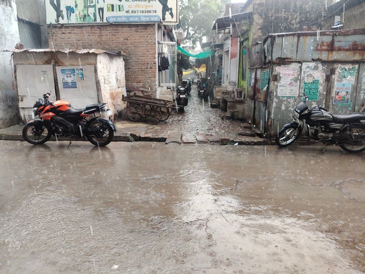 अटरू में तेज हवा के साथ बारिश हुई: गर्मी और उमस से परेशान लोगों को राहत मिली, तापमान में गिरावट दर्ज – Dainik Bhaskar
