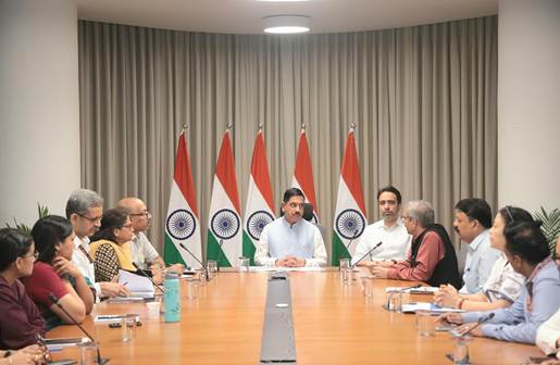 prahlad-joshi-takes-charge-as-education-minister-इंडियाप्राइमटीवी