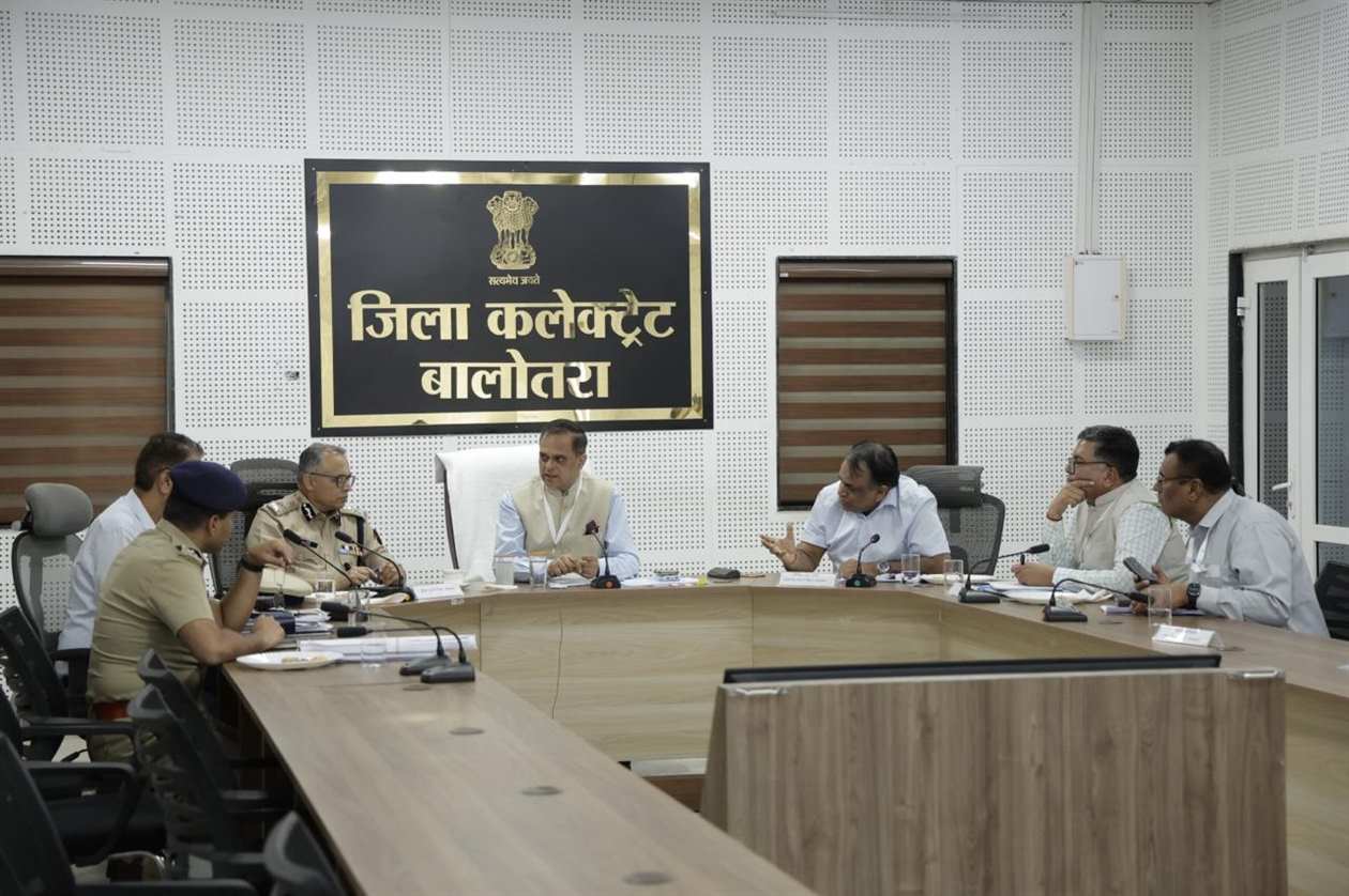 मुख्य सचिव वी. श्रीनिवास