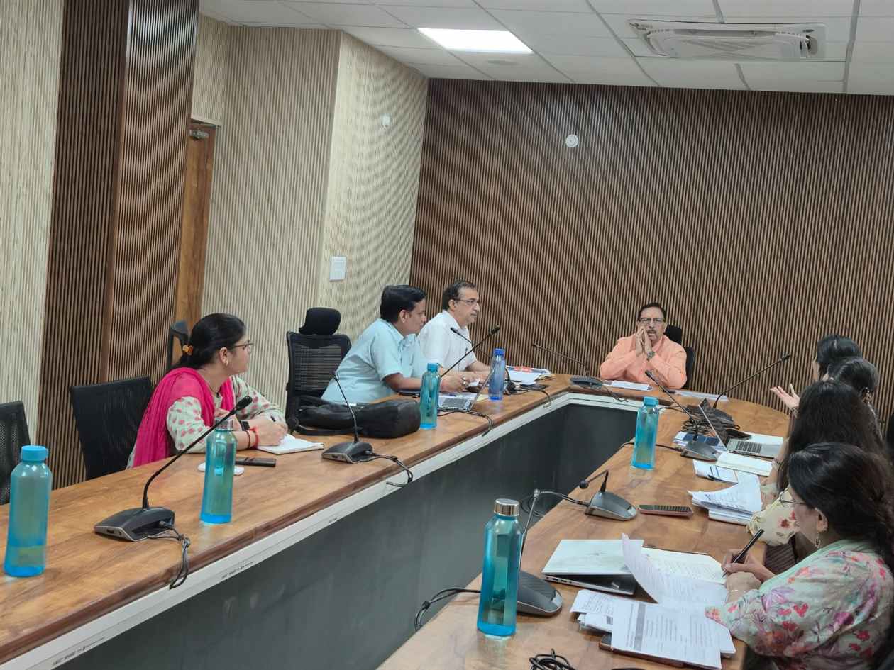 सप्तम राज्य वित्त आयोग के अध्यक्ष डॉ. अरुण चतुर्वेदी ने आयोग की प्रक्रियाधीन